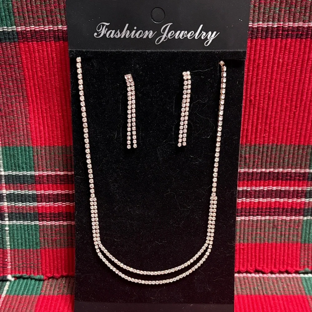 🖤Chic Silver-Tone Necklace and Earring Set🖤 - Picture 1 of 2